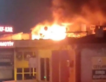  Bursa'da lüks otomobillerin bulunduğu galericiler sitesinde yangın