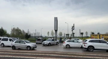 Bursa'da yakıt deposu delinen TIR, şehri birbirine kattı: 10 kaza