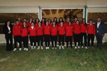 Nazilli Belediyespor Kadın Futbol Takımı deplasman öncesi moral depoladı
