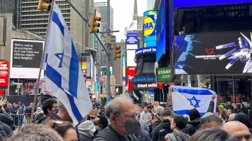 New York’ta Filistin ve İsrail destekçileri karşı karşıya geldi
