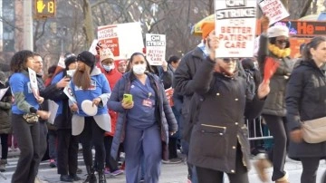 New York'taki iki hastane önünde 7 binden fazla hemşire grev yaptı