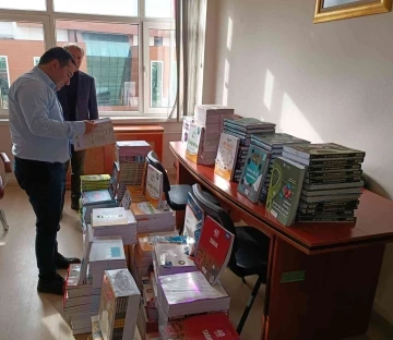 Öğrencilere destek kitapları dağıtıldı
