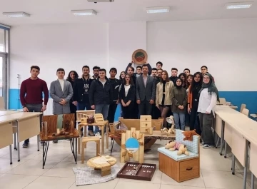 Öğrencilerin tasarladığı ahşap ürünleri Kastamonu Üniversitesi’nde sergilendi
