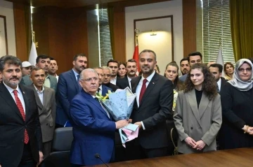 Onikişubat Belediyesi’nde yeni başkan Hanifi Toptaş mazbatasını aldı
