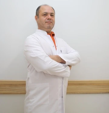 Opr. Dr. Abdurrahman Özdemir: &quot;Bel ağrısını ciddiye alın&quot;
