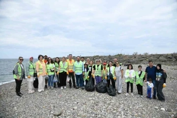 Ortahisar sahili çöplerden temizlendi
