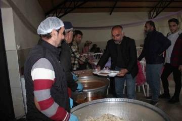 Osmaneli de depremzede öğrenciler ve aileleriyle birlikte iftar yaptılar
