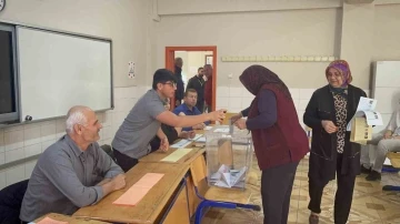 Osmaniye’de oy kullanma işlemi başladı

