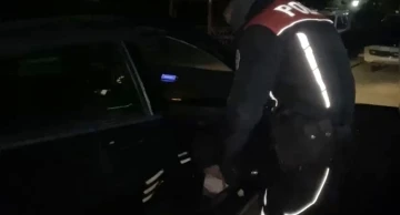 Osmaniye’de polisin durdurduğu otomobilden uyuşturucu madde çıktı

