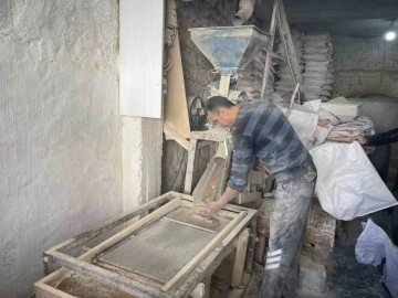 Osmaniyeli değirmenci, babadan kalma taş değirmende teknolojiye karşı direniyor
