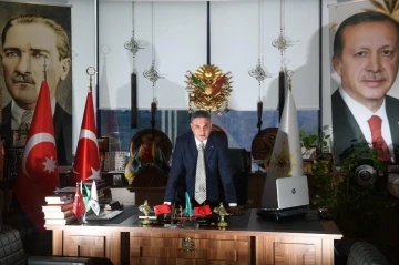 Osmanlı Ocakları Genel Başkanı Canpolat’tan Özgür Özel’e tepki: “Osmanlı Ocakları ile ilgili ifadeleriniz yanlış, özür dileyin&quot;
