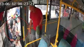 Otobüs şoförü, tartakladığı kadın yolcuyu araçtan indirdi: O anlar kamerada
