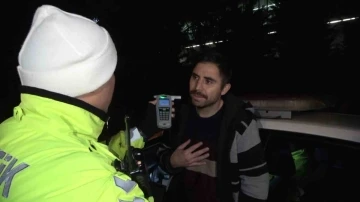 Bursa’da alkollü bir sürücü  polis ekiplerini ikna etmeye çalıştı