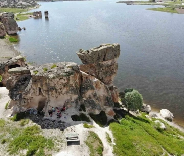 (ÖZEL) Frig Vadisi’nin gözdesi ‘Emre Gölü’ bu yıl da turistlerin ilgi odağı
