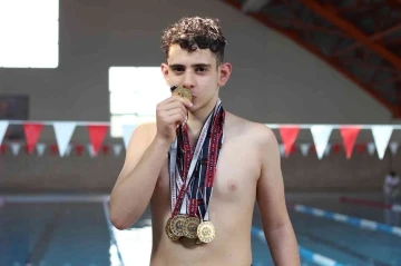 Özel yüzücü Bilge Kağan, 11 ayrı stilde 11 altın madalya kazandı
