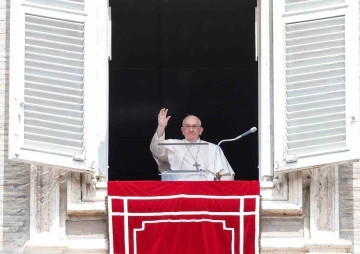 Papa’dan tarihi reform: Piskoposlar Toplantısı’nda kadınlar da oy kullanacak
