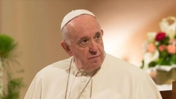Papa, düzensiz göçmenlerin denizlerde can vermesinin "utanç verici" olduğunu söyledi