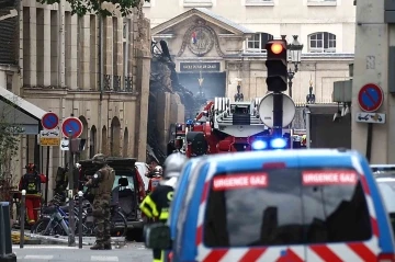 Paris’te doğalgaz patlamasında 7’si ağır 16 kişi yaralandı