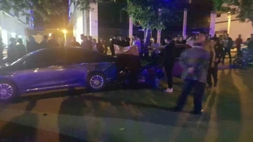 Park halindeki araçlara çarpan otomobilin sürücüsü yaralandı
