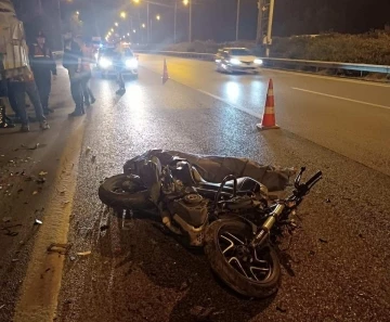 Park halindeki kamyona çarpan motosiklet sürücüsü hayatını kaybetti
