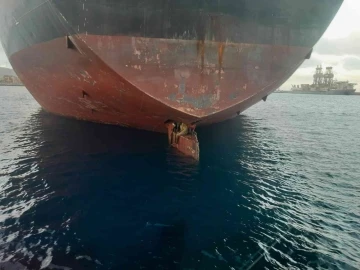 Petrol tankerinin dümen palasında saklanan 3 göçmen yakalandı
