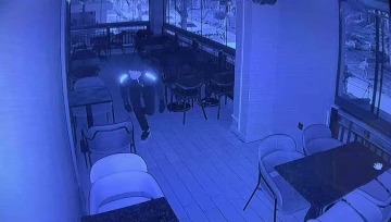 Pişkin hırsız iki gün üst üste aynı kafeye girdi, kameraları hesaba katmadı
