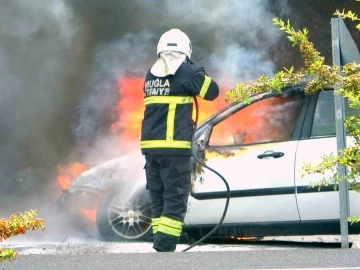 Polis kontrol noktasında araç yangını