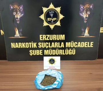 Polisten kaçan şüphelinin yere attığı poşetten 160 gram bonzai çıktı
