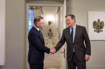 Polonya Cumhurbaşkanı Duda, İngiltere Dışişleri Bakanı Cameron’la görüştü
