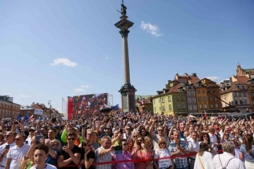 Polonya’da binlerce kişiden hükümet karşıtı protesto
