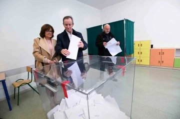 Polonya’da sandık çıkış anketlerine göre seçimlerin galibi iktidardaki Hukuk ve Adalet Partisi
