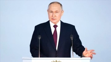 Putin, devlet başkanı seçiminde aday olacağını ilan etti