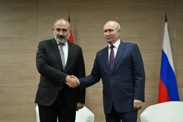Putin ve Paşinyan, Karabağ’daki durumu görüştü
