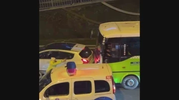 &quot;Dur&quot; ihtarına uymayan midibüs şoförü İstanbul caddelerini birbirine kattı
