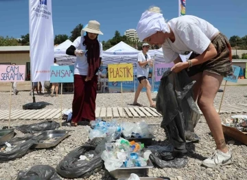 &quot;Plastiksiz Kıyılar, Plastiksiz Sular Projesi&quot; Konyaaltı Sahili’nde başladı
