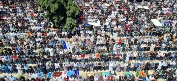 Ramazan ayının son cumasında 120 bin Müslüman Mescid-i Aksa’da saf tuttu
