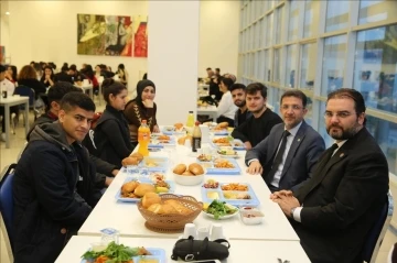 Rektör Alkış, öğrenciler ile iftar yemeğinde buluştu
