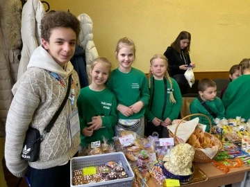Rizeli öğrenciler Litvanya’daki öğrencilerle birlikte Türkiye’deki depremzedeler için yardım kampanyası düzenledi
