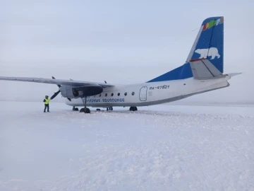 Rusya’da yolcu uçağı havaalanının yanındaki donan nehre indi
