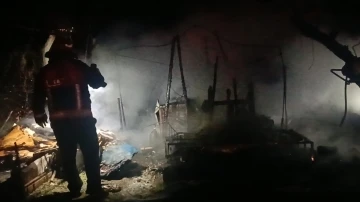 Sakarya’da korkutan yangın: Baraka alev alev yandı
