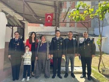 Salihli Jandarma şehit ailelerini bayramda unutmadı
