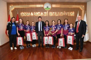 Şampiyon öğrencilerden Başkan Aydın’a ziyaret