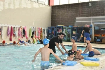 Samsun’da Geleceğe Kulaç Atıyoruz Projesi: 95 bin öğrenci yüzme öğrendi

