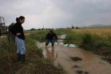 Sandıklı’da sağanak yağış tarım arazilerine zarar verdi

