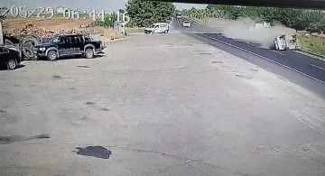 Şanlıurfa’da 3 kişinin yaralandığı kaza anı kamerada
