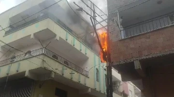 Şanlıurfa’da elektrik direğinde korkutan yangın
