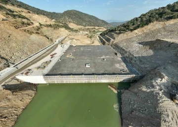 Sarıçay Barajı’nda gövde dolgusunun 368 bin metreküpü tamamlandı

