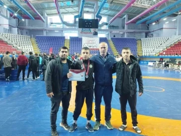 Sarıgöllü iki güreşçi Türkiye Şampiyonasında Manisa’yı temsil edecek
