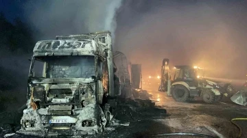 Sarıyer’de kumaş yüklü tır alev alev yandı: Otoyolu duman kapladı
