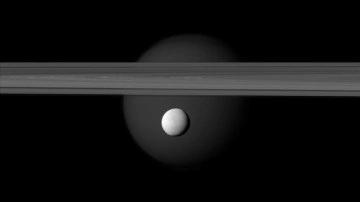 Satürn'ün uydularından Enceladus'ta fosfor bulundu